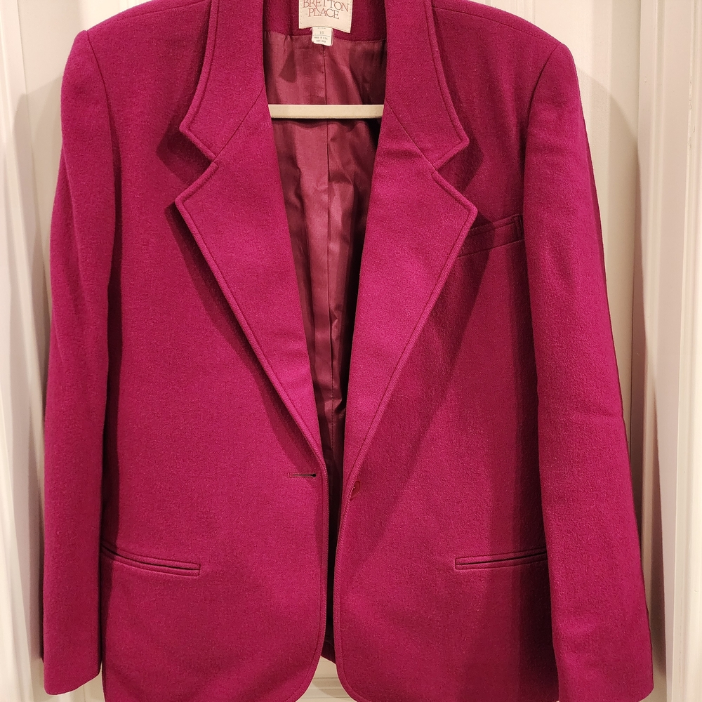 Pink Wool Blazer with Notched Lapels and Tailored Fit